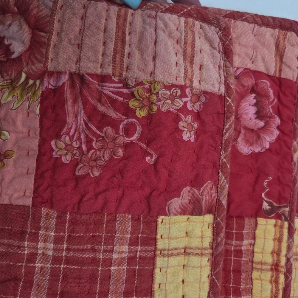 VTG Red Quilted Floral Patchwork Placemats Set of 6 Reversible Farmhouse Decor